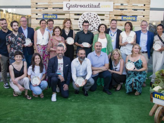 Javier Alonso acompañado por premiados en los  Premios Gastroactitud Compromiso con la Tierra