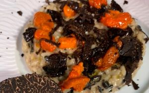 Arroz cremoso al parmesano, “Beurre black”, Trompeta de la muerte y “ Tuber melanosporum”